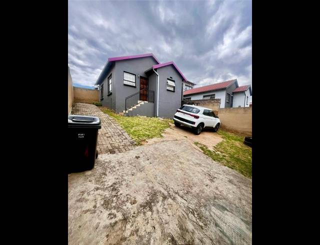 2 BEDROOM PROPERTY TO RENT IN FLEURHOF